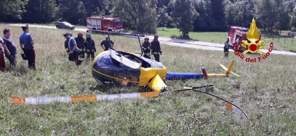 Elicottero costretto ad un atterraggio di emergenza ai piedi delle Dolomiti, paura per i due piloti